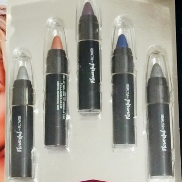 FLOWERFUL Eye’m Ready Mini Chubbies Eyeshadow Set - Picture 2 of 7